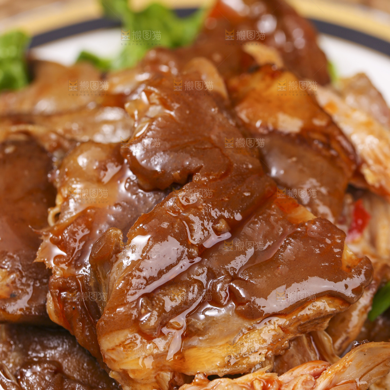 深底上的羊头肉