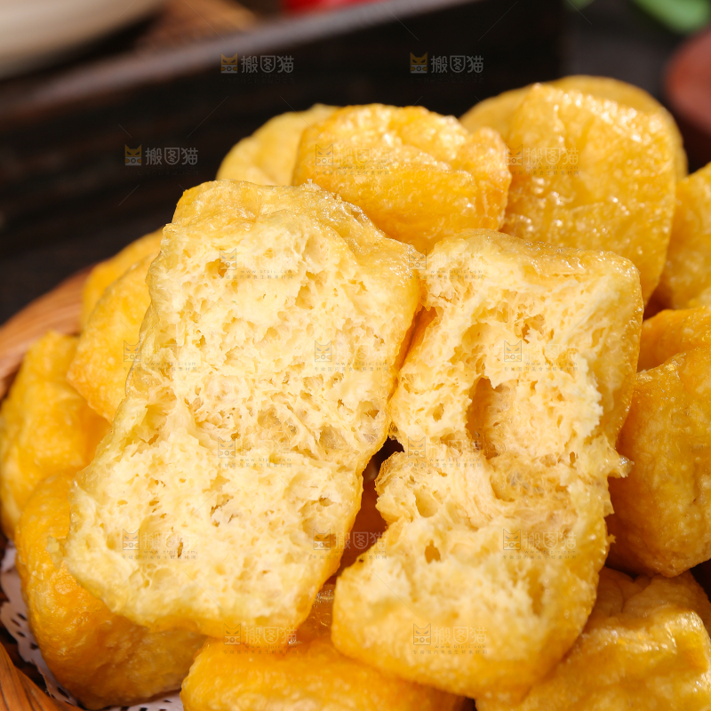 深底上的油豆腐