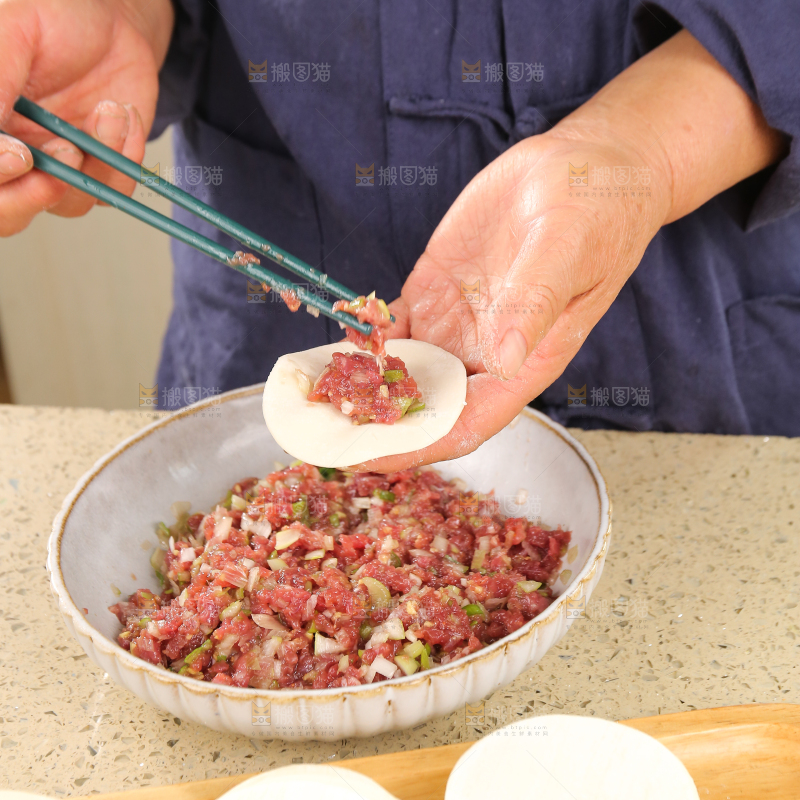 手工牛肉饺子制作