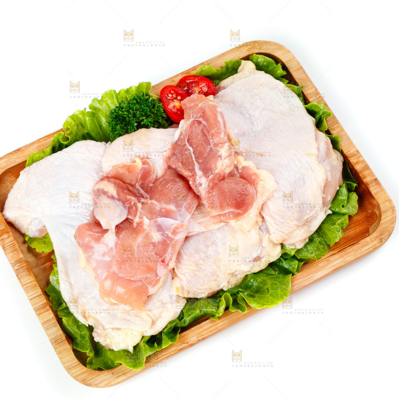 白底上的鸡腿肉