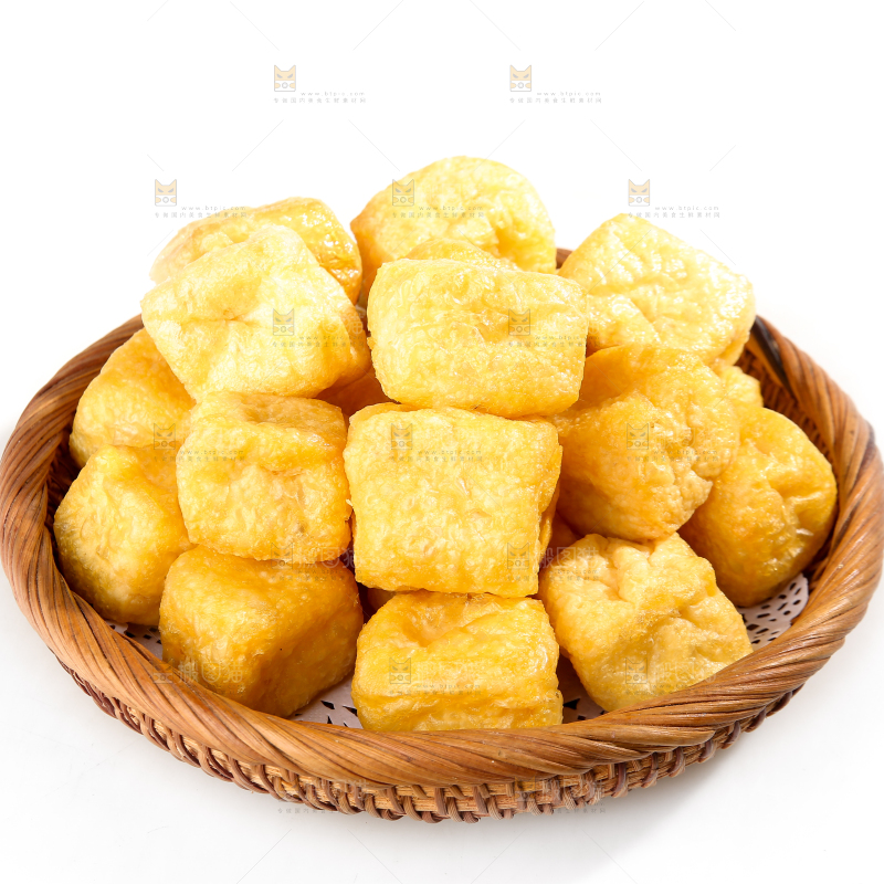 白底上的油豆腐