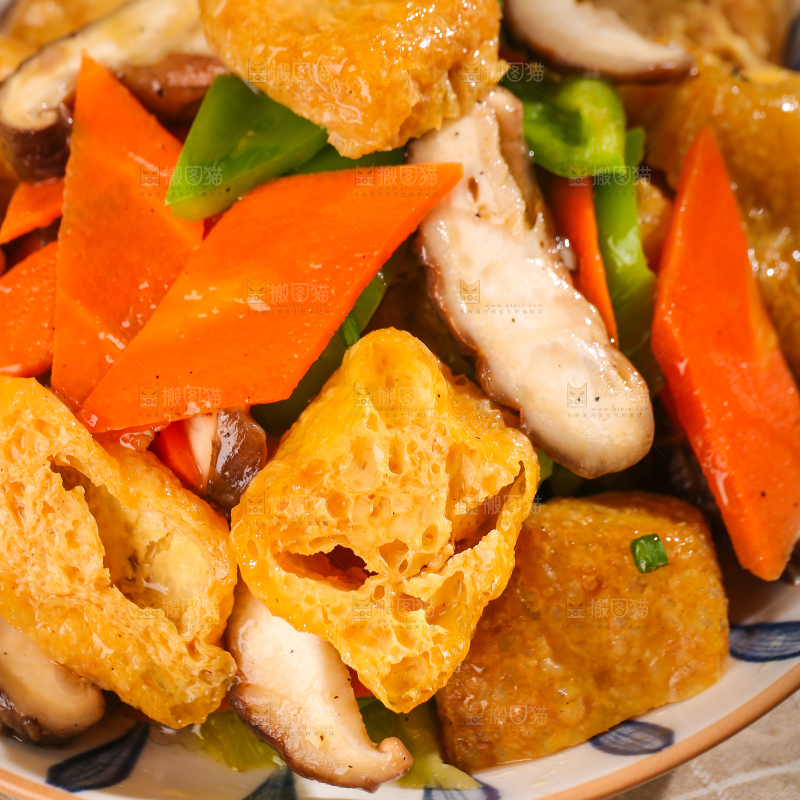 深底上的油豆腐