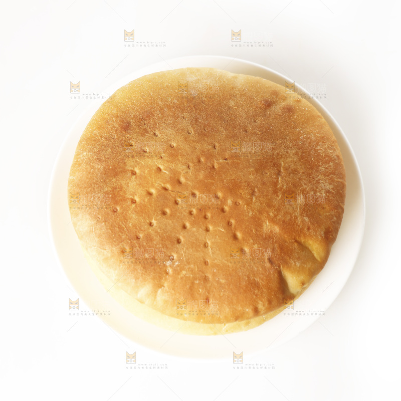 白底上的披萨饼