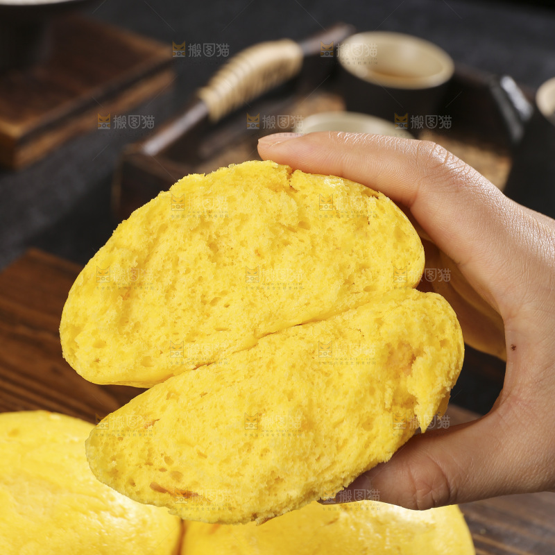 深底上的南瓜馒头