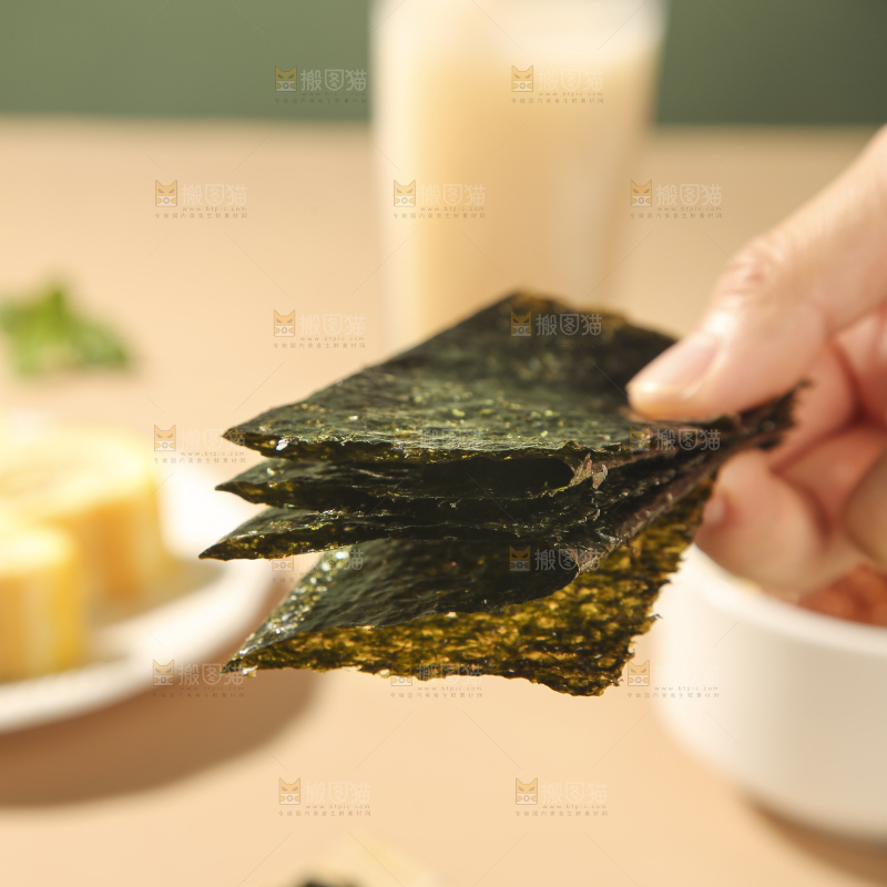 浅底上的海苔卷