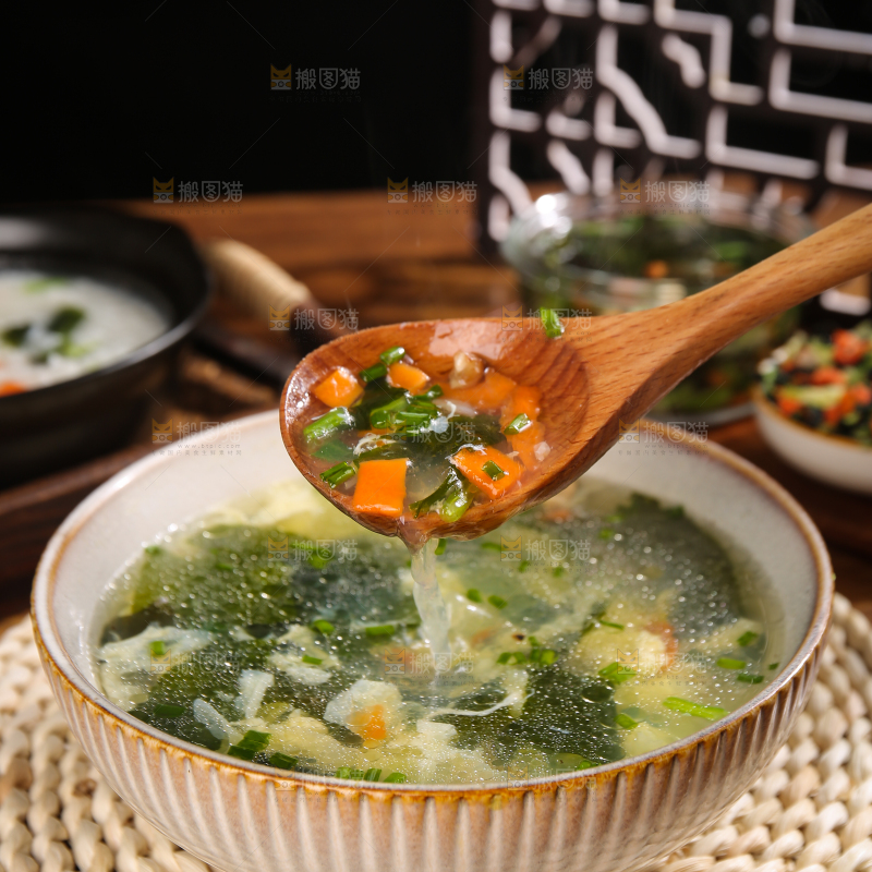 碗里的蔬菜汤