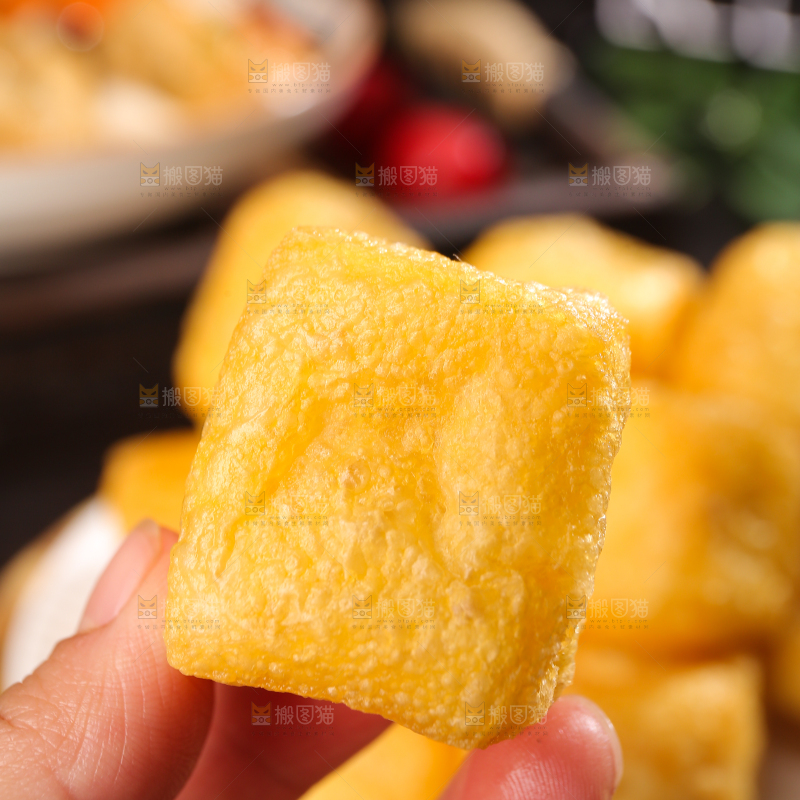 深底上的油豆腐