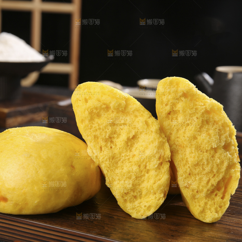 深底上的南瓜馒头