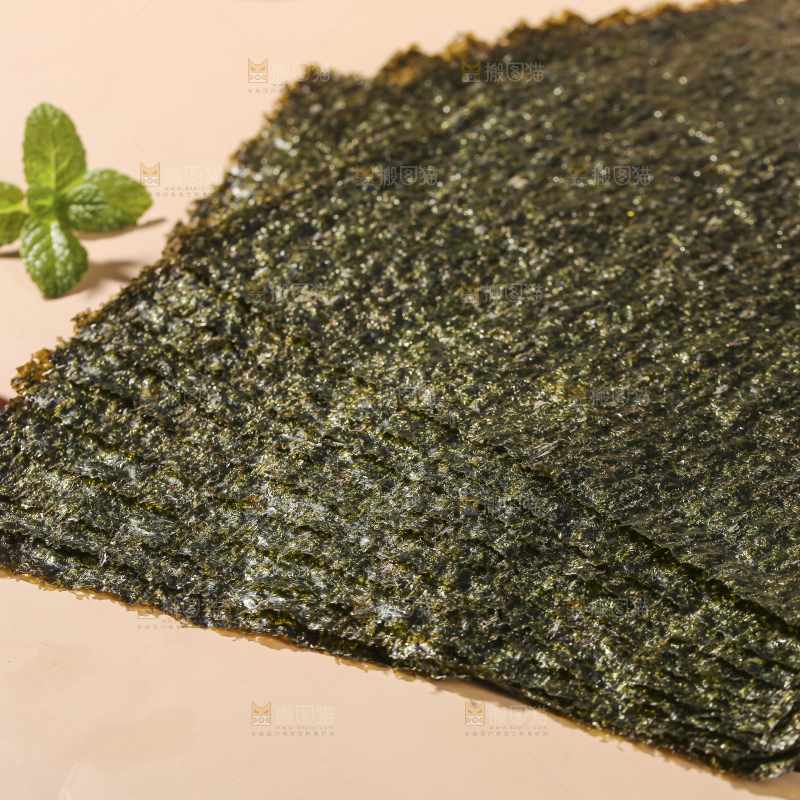 浅底上的海苔卷