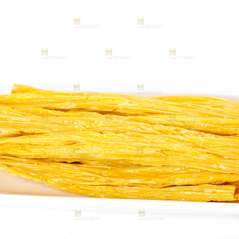 白底上放着腐竹