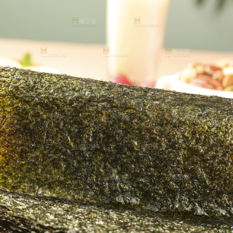 浅底上的海苔卷