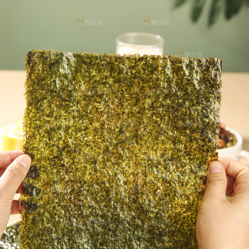 浅底上的海苔卷