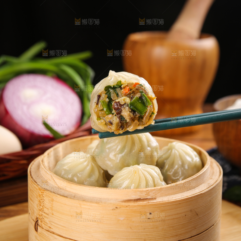 木底上摆放着的小包子