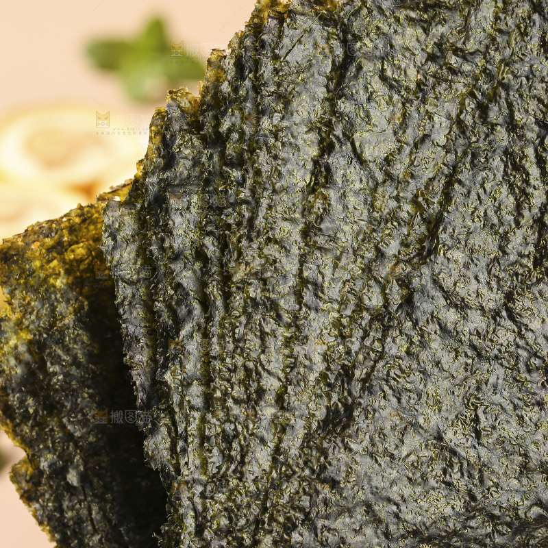 浅底上的海苔卷