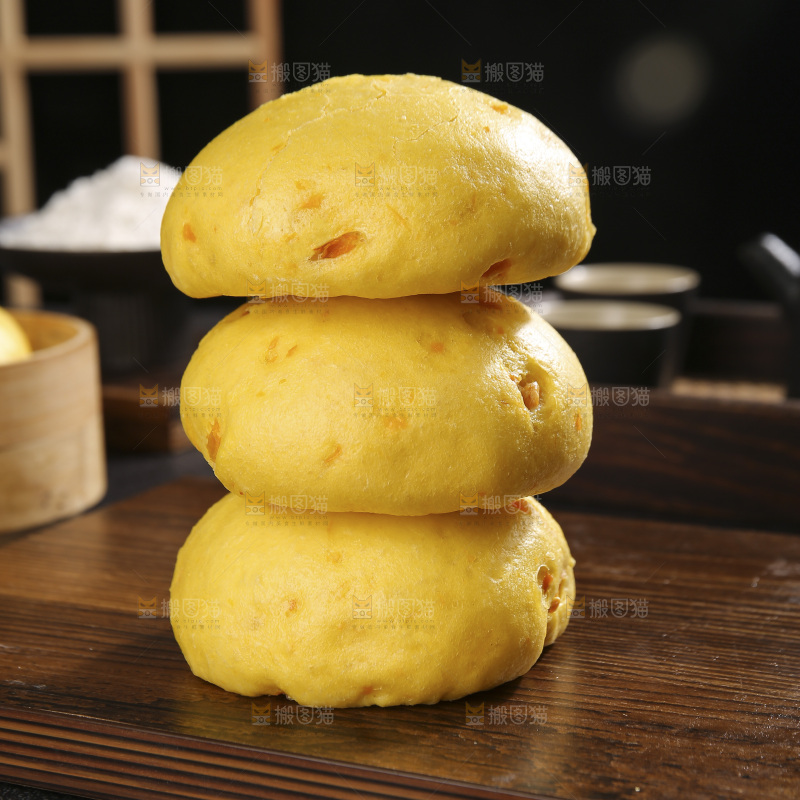 深底上的南瓜馒头