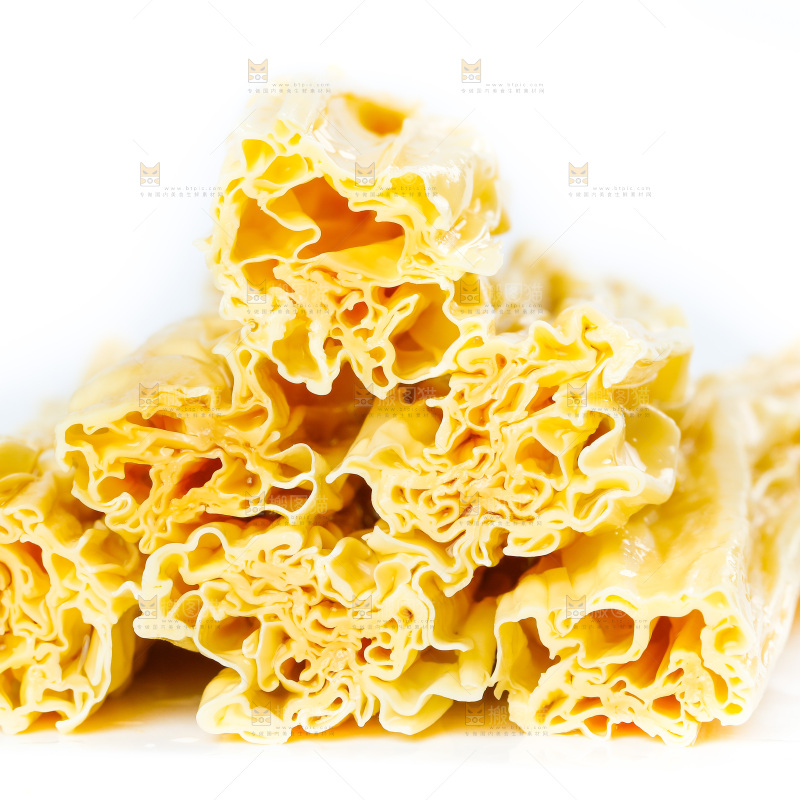 白底上放着腐竹