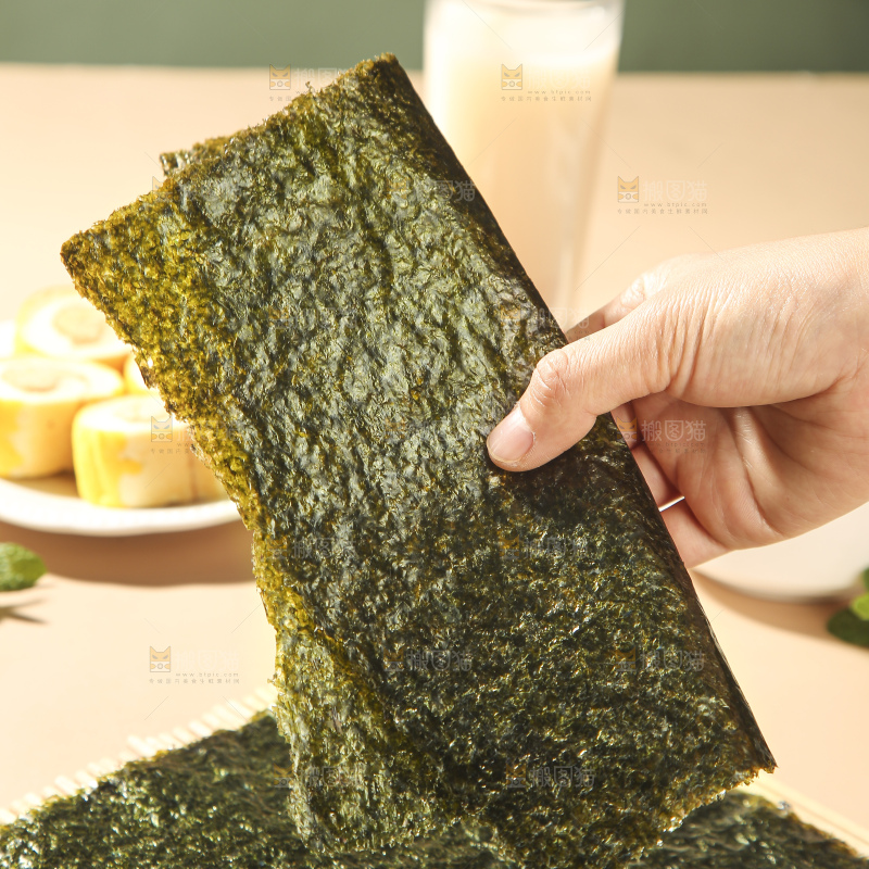 浅底上的海苔卷