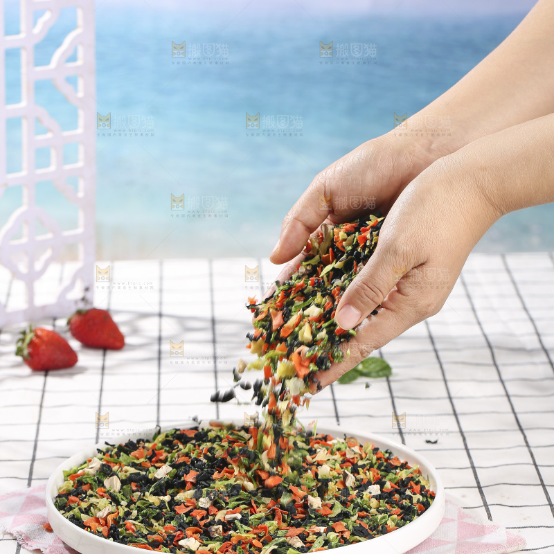浅底上的脱水蔬菜