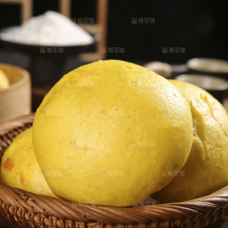 深底上的南瓜馒头