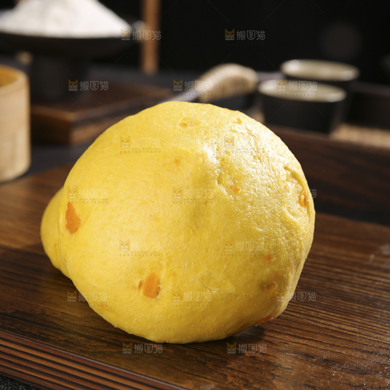 深底上的南瓜馒头