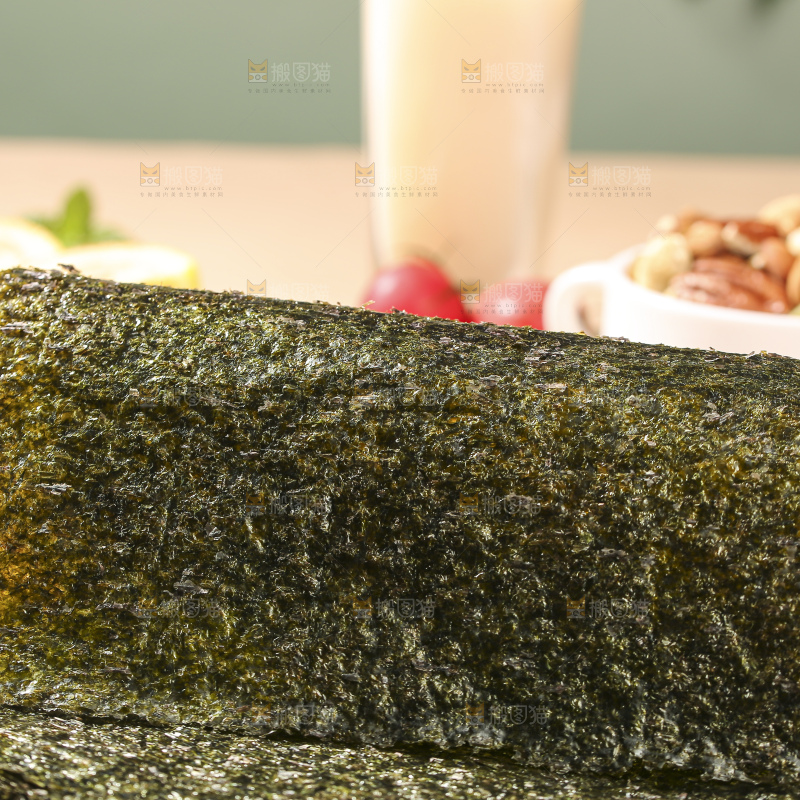 浅底上的海苔卷