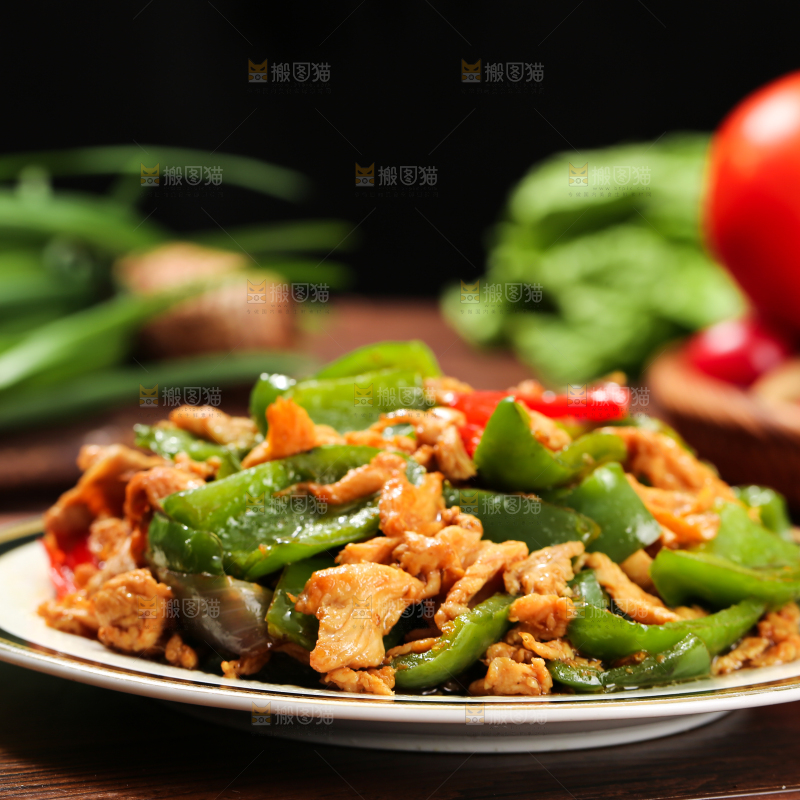 盘子里的青椒炒肉丝