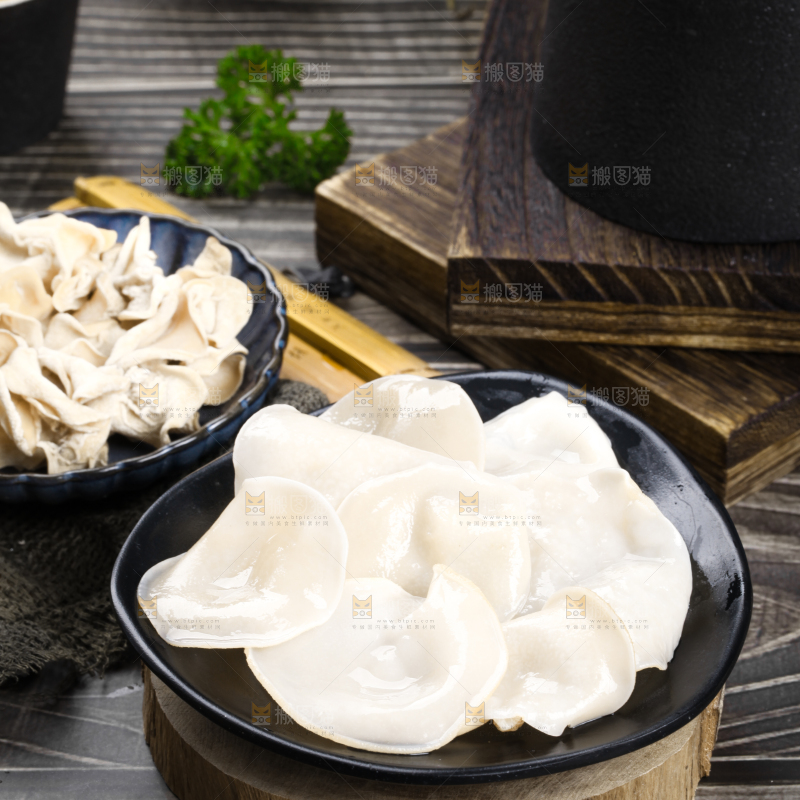 木底上的白木耳