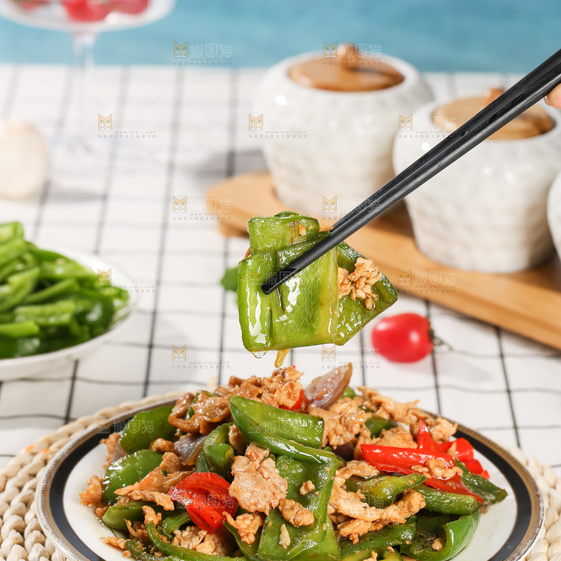 盘子里的青椒炒肉丝
