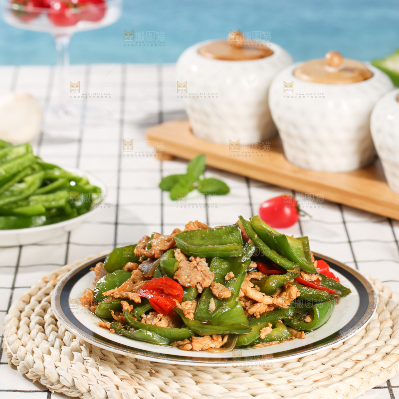 盘子里的青椒炒肉丝