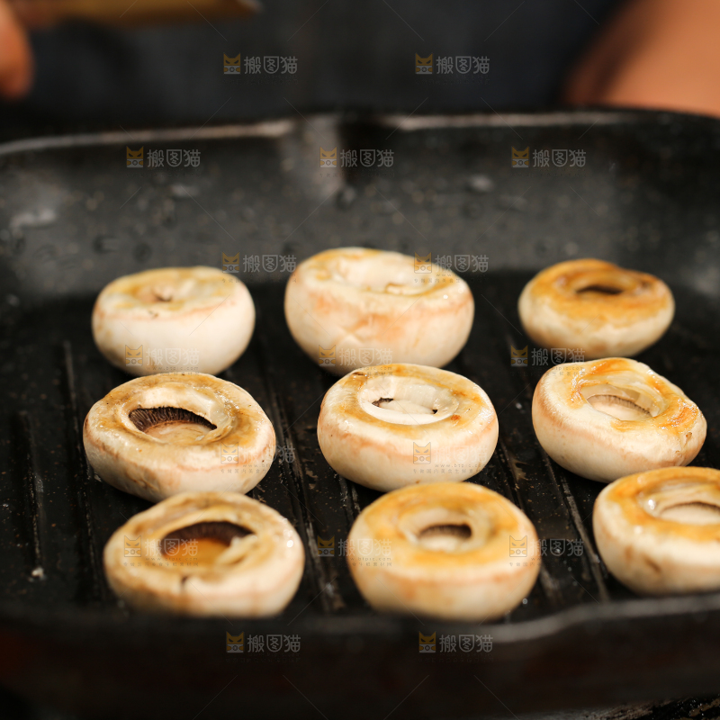 深底上的香煎口蘑