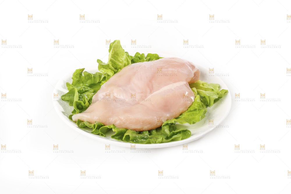 白底上的鸡胸肉