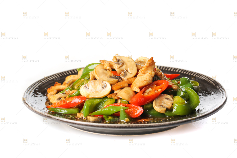 白底上的口蘑炒肉片