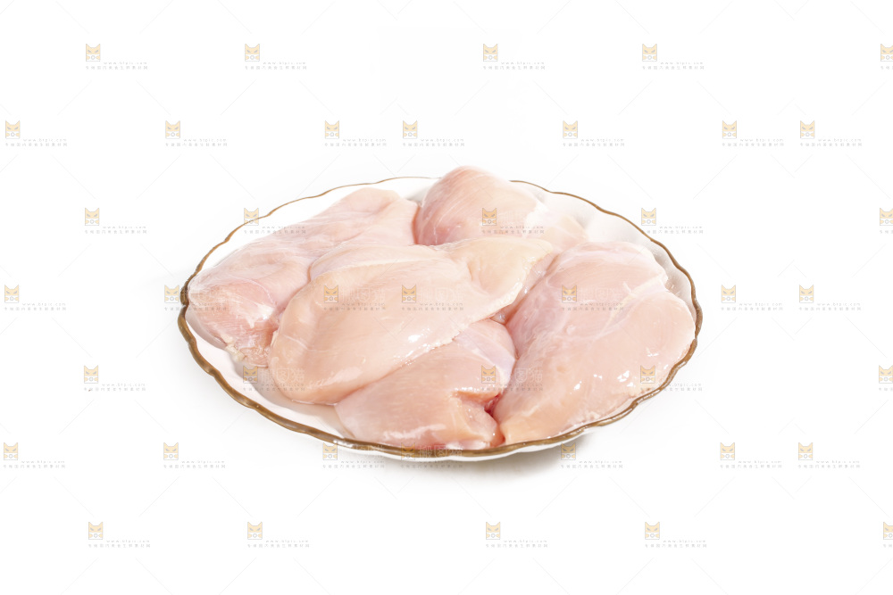 白底上的鸡胸肉