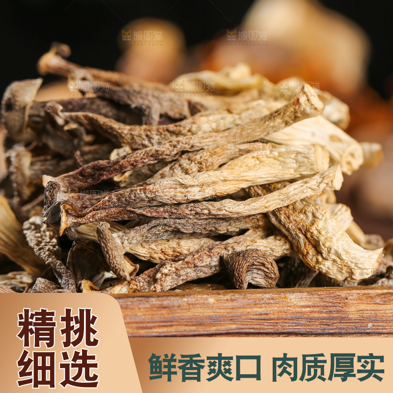 深底上的鹿茸菇