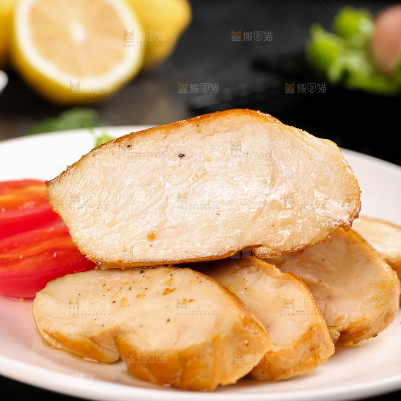 深底上的鸡胸肉