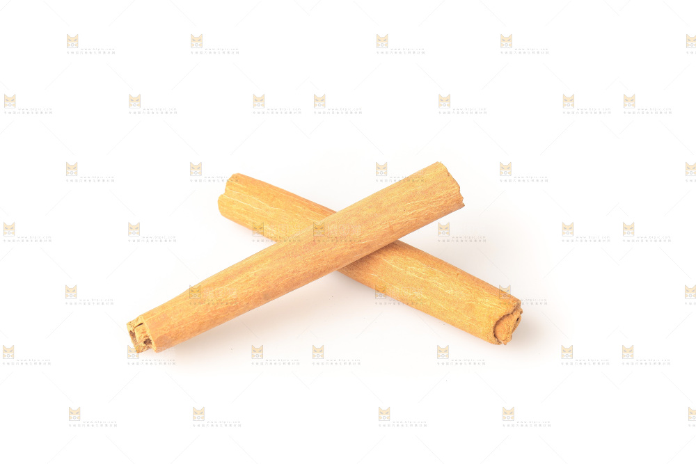 白底上的桂皮