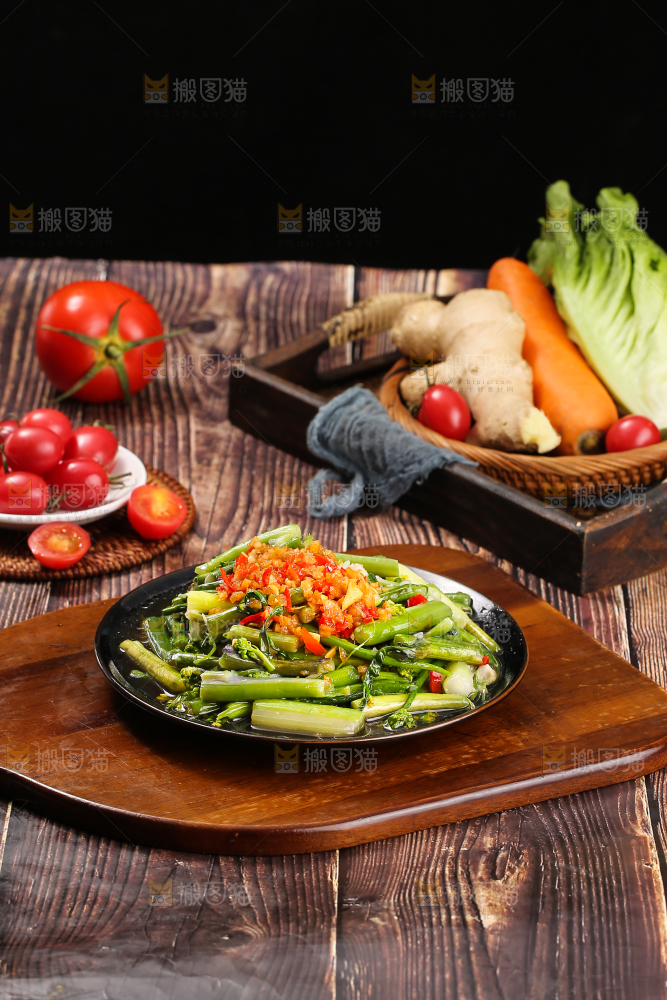深底上的炒红菜苔