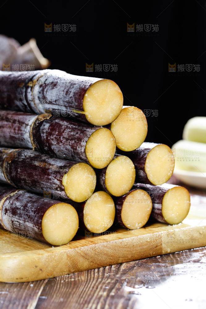 深底上的黑皮甘蔗