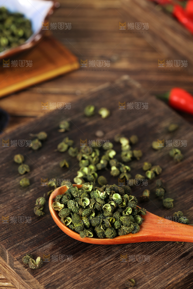 深底上的藤椒