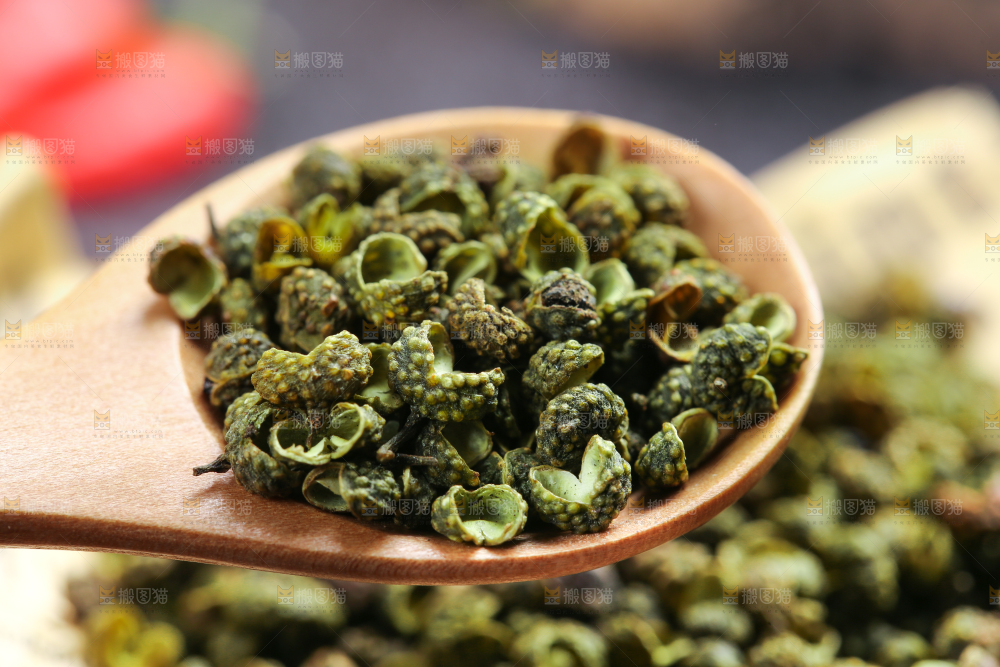 深底上的藤椒
