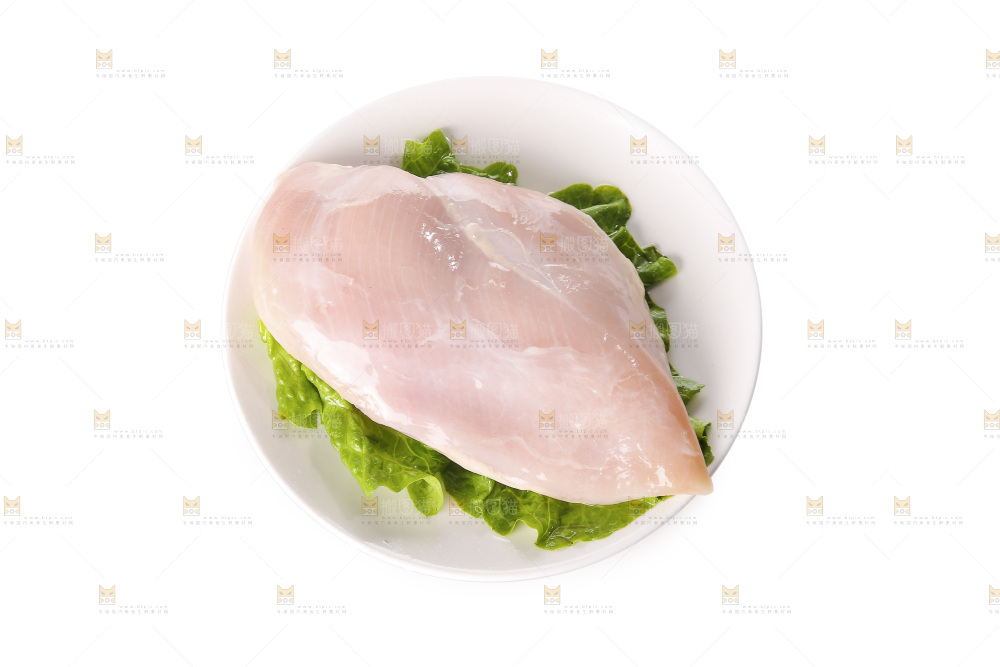 白底上的鸡胸肉