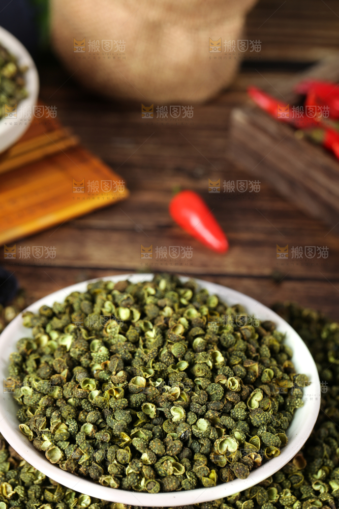 深底上的藤椒