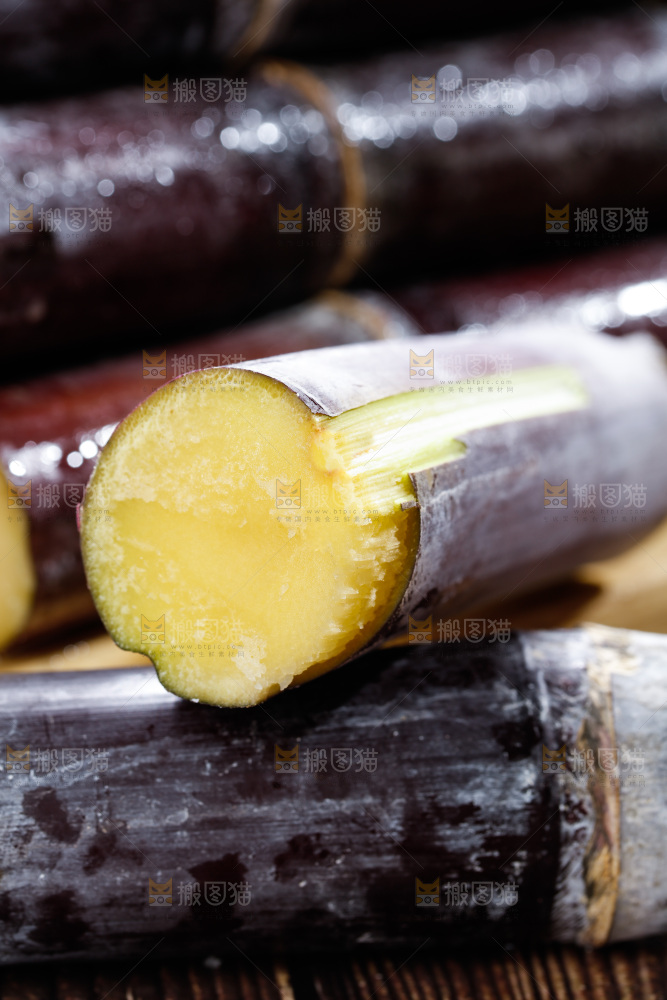 深底上的黑皮甘蔗