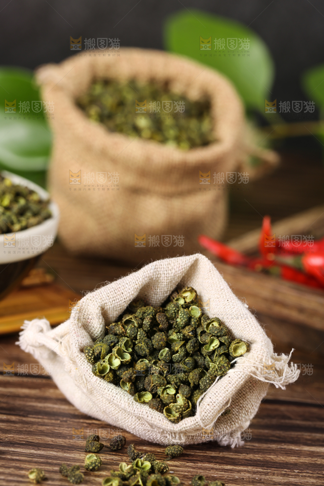 深底上的藤椒