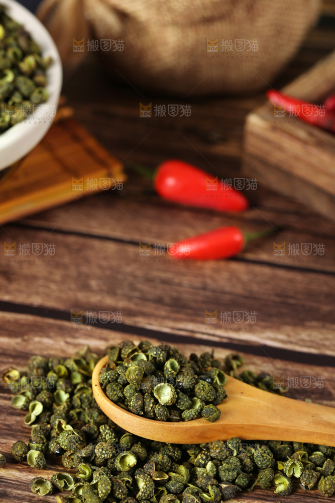 深底上的藤椒