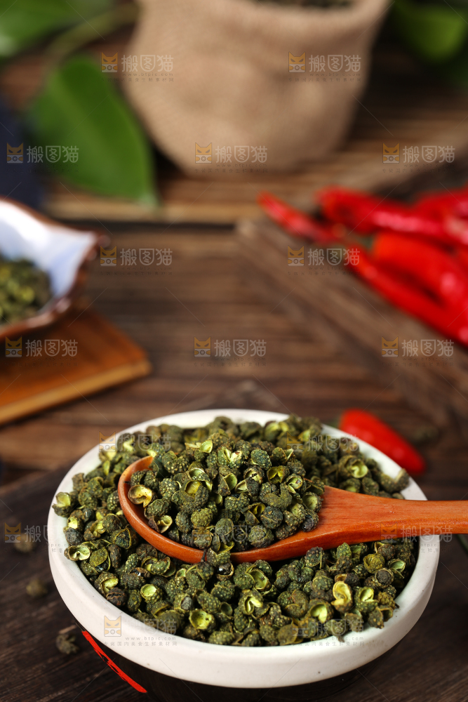 深底上的藤椒