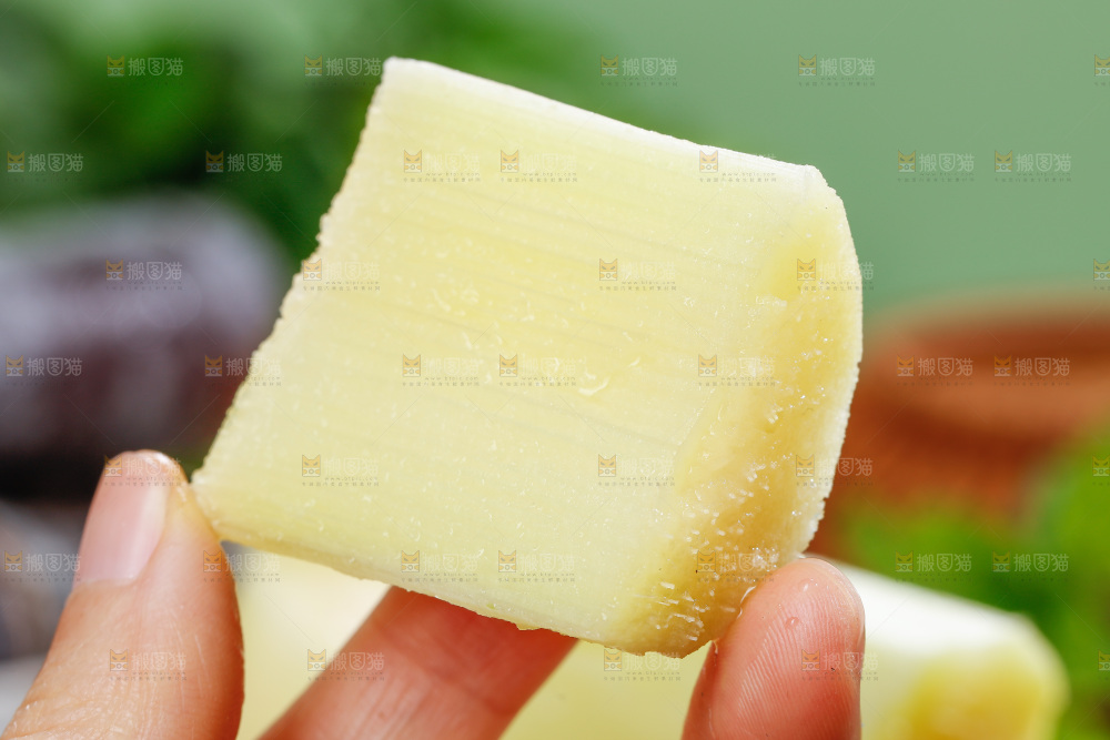 深底上的黑皮甘蔗