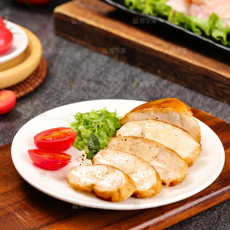 深底上的鸡胸肉