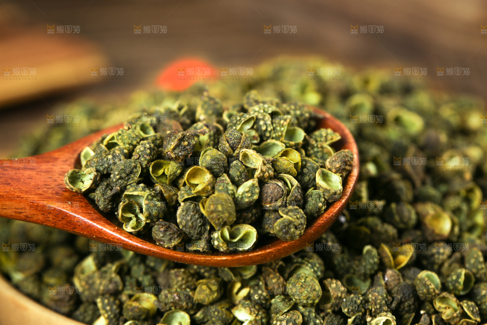 深底上的藤椒