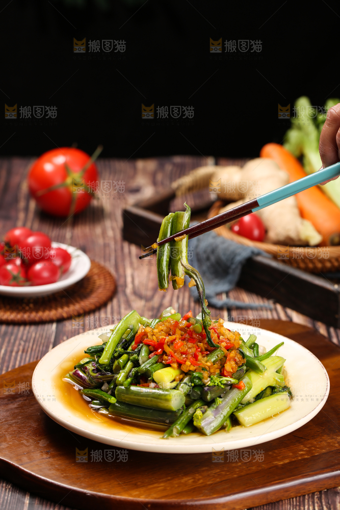 深底上的炒红菜苔